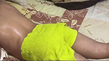 Ibu Mertua Montok Bantuin Mantu, Pijat Bikin Panas Dingin.