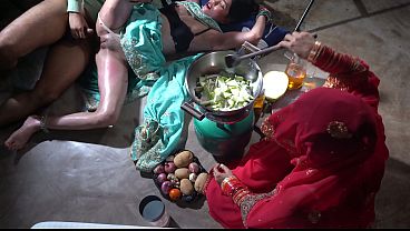 Ibu Tiri Dapur Xxx Siap Menggoda, Resep Desi Panas Bikin Makin Liar