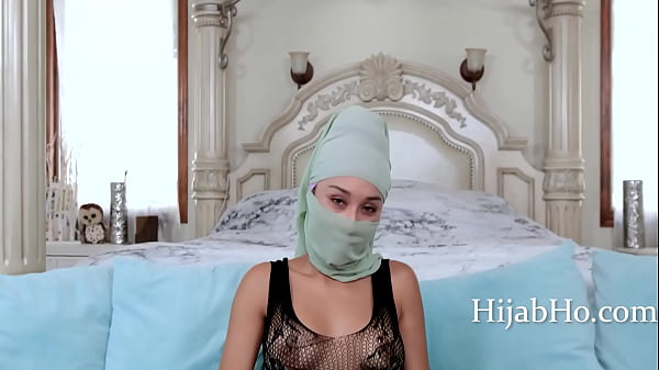 Ibu Tiri Berhijab Bikin Tenang – Cali Lee, Gerakan Pelan Bikin Greget