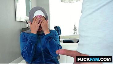 Tetangga Hijabi Kena Kejutan Kontol Dari Sophia Leone, Nicky Rebel