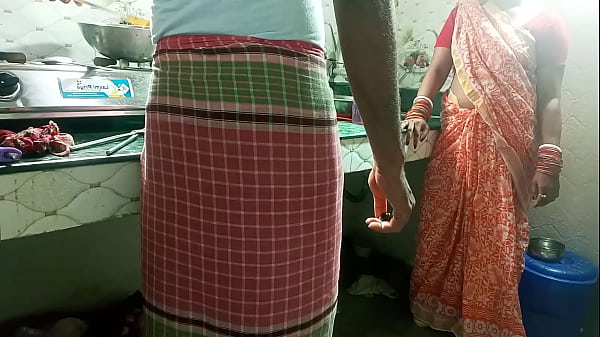 Malkin Ne Kitchen Mein Naukar Ko Pakad Kar Zor Se Choda, Chut Marwayi!