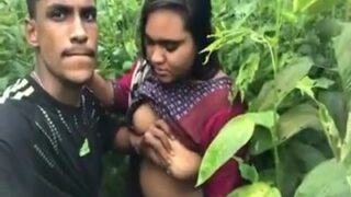Alam Liar, Si Bego Desi Ngebor Si Jalang Montok Di Semak-semak