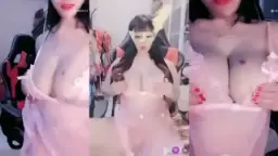Guru Ezzha Pamer Lingerie Bening, Sampe Tembus Semua Isi Dalemnya.