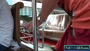 Ngacengin Tante Thailand Manis Di Tuk Tuk, Langsung Digenjot Sampai Puas