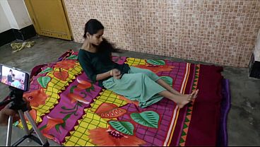 Gadis Muda Seksi Panggil Kakak Kandungnya Untuk Padamkan Dahaga Di Selangkangan.