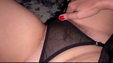 Tonton Ibu Nakal Ini Mainin Memek Bulu Lebatnya. Pov Dari Depannya.