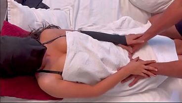 Desi Bhabhi Yang Sange, Memeknya Sempit Digenjot Keras Sama Devar, Video Bokep Babhi Cantik Viral Suara Hindi.
