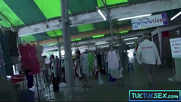 Lidah Dicocok, Ibu Muda Thailand Mungil Digilir Dua Bule Gila