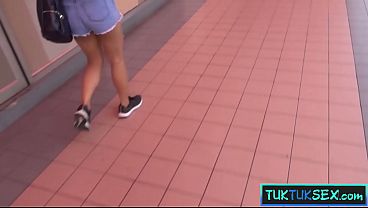 Gadis Thailand Amatir Dijemput Naik Tuk Tuk, Langsung Dibawa Ke Hotel Buat Main-main.