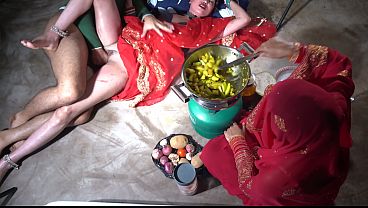 Ibu Tiri India Desi Lagi Digenjot Di Dapur, Omongan Kotor Bahasa Hindi Bikin Makin Panas.