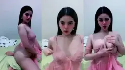 Pantat Montok Goyangin Host Ganteng Bikin Ngaceng Abis