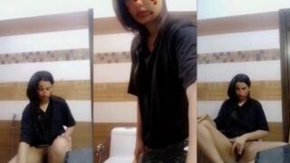 Video Mesum India, Cewek Seksi Lagi Colmek Di Kamar Mandi