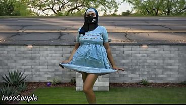 Mahasiswi Hijab Jogging Di Tempat Umum, Ngocok Kontol Demi Duit.