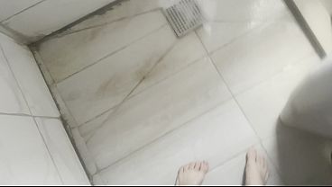 Aku Nemu Mainan Kontol Di Kamar Ibu Tiri Arabku, Trus Kasi Dia Cobain Kontol Asli.