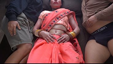 Ibu Tiri India Dan Anak Tiri Lagi Ngapain Sendirian? Aksi Panas Desi India Bikin Makin Erotis.