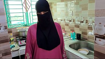 Selagi Istri Pergi, Suami Mesum Ngewe Pembantu Berjilbab Di Rumah Kosong